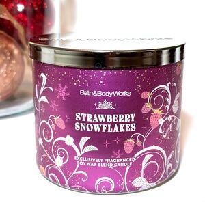 STRAWBERRY SNOWFLAKES 3 Wick Candle